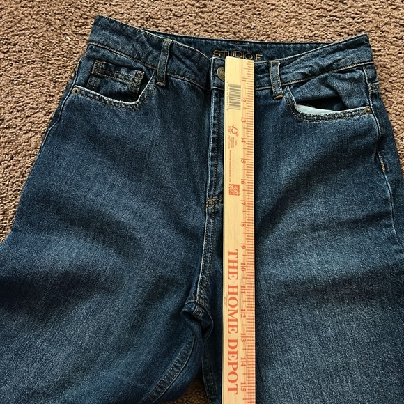 Studio F Women's Blue Jeans - Picture 5 of 8